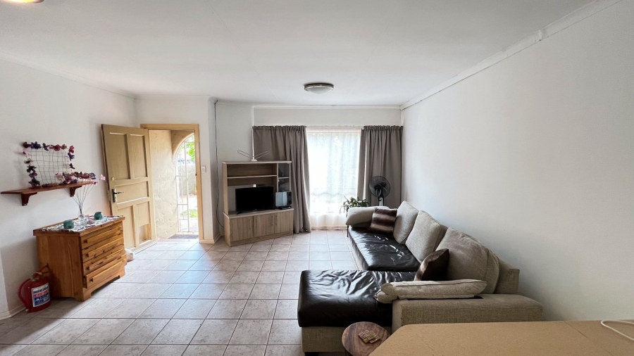 2 Bedroom Property for Sale in Langenhovenpark Free State